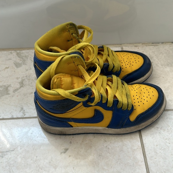 Jordan 1 Retro High OG (Little Kids) - Picture 9 of 10